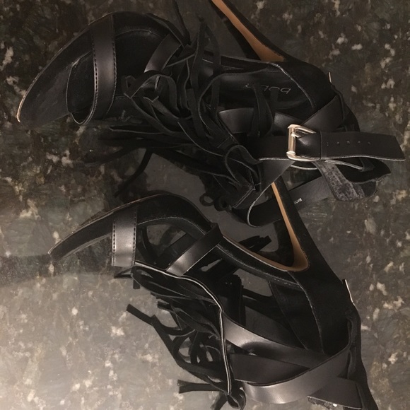 Size 9 heels - Picture 2 of 6